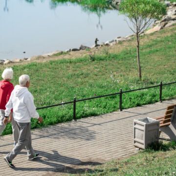 Couple de personnes âgées susceptibles d'avoir du diabète