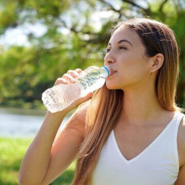 bien-s-hydrater-pour-eviter-le-coup-de-chaud
