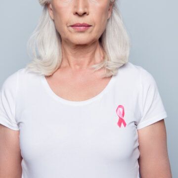 cancer du sein d'une femme âgée
