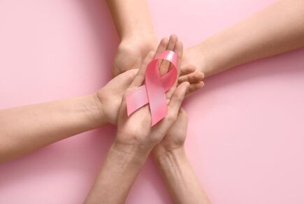 Ruban rose qui représente le mois d'action et de prévention autour du cancer du sein : Octobre Rose.